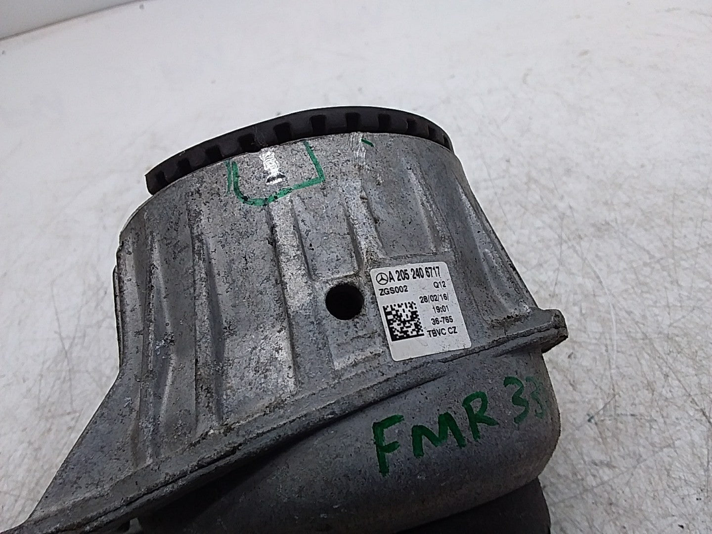 MERCEDES BENZ  C-CLASS W205  ENGINE MOUNT RIGHT OS A2052406717 FMR331