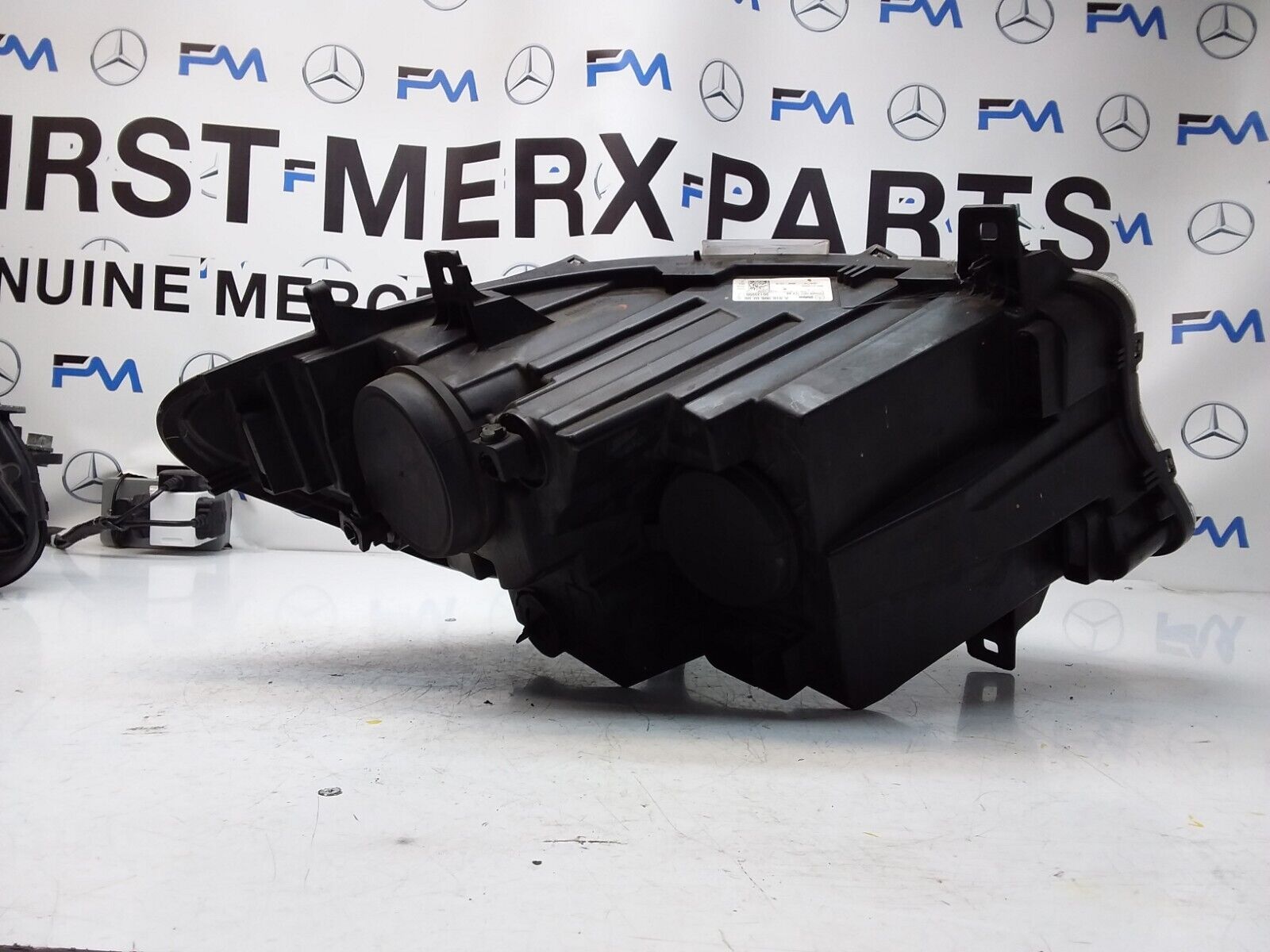 2018 MERCEDES VS30 W910 HEADLIGHT PASSENGER NS A9109060200 FMH111