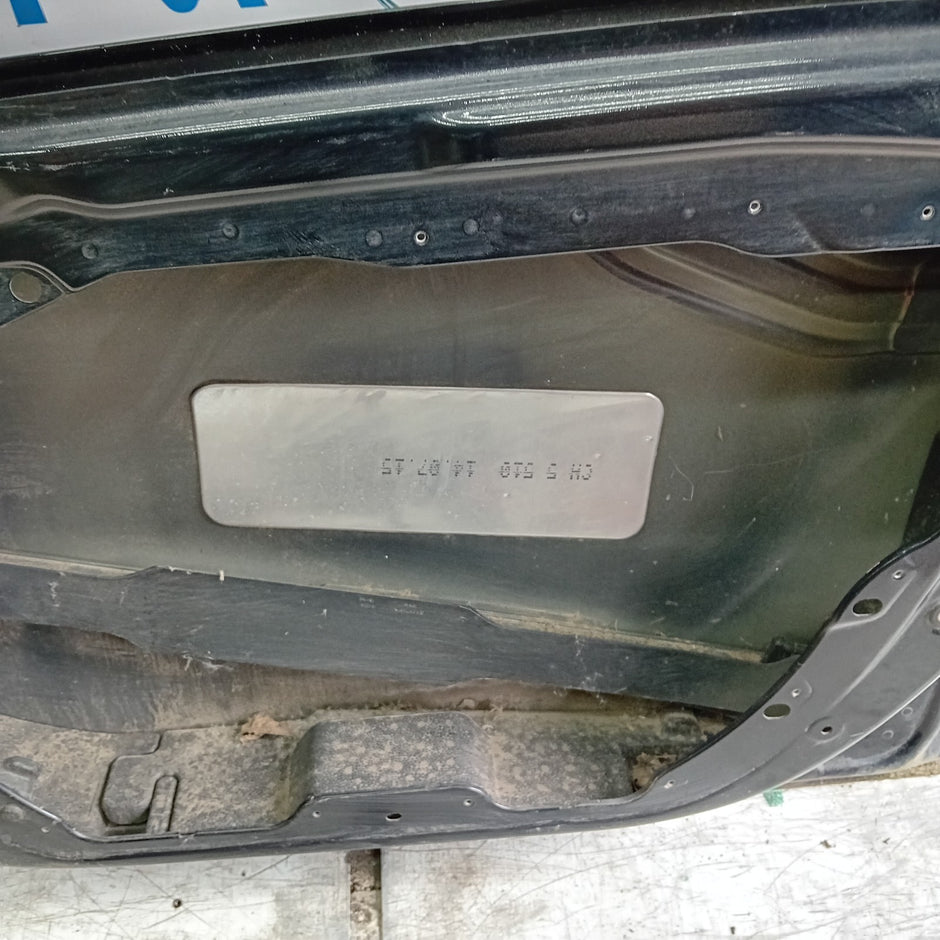 MEECEDS C-CLASS W205 DRIVER FRONT DOOR OSF BLACK 2014 ON FMD398