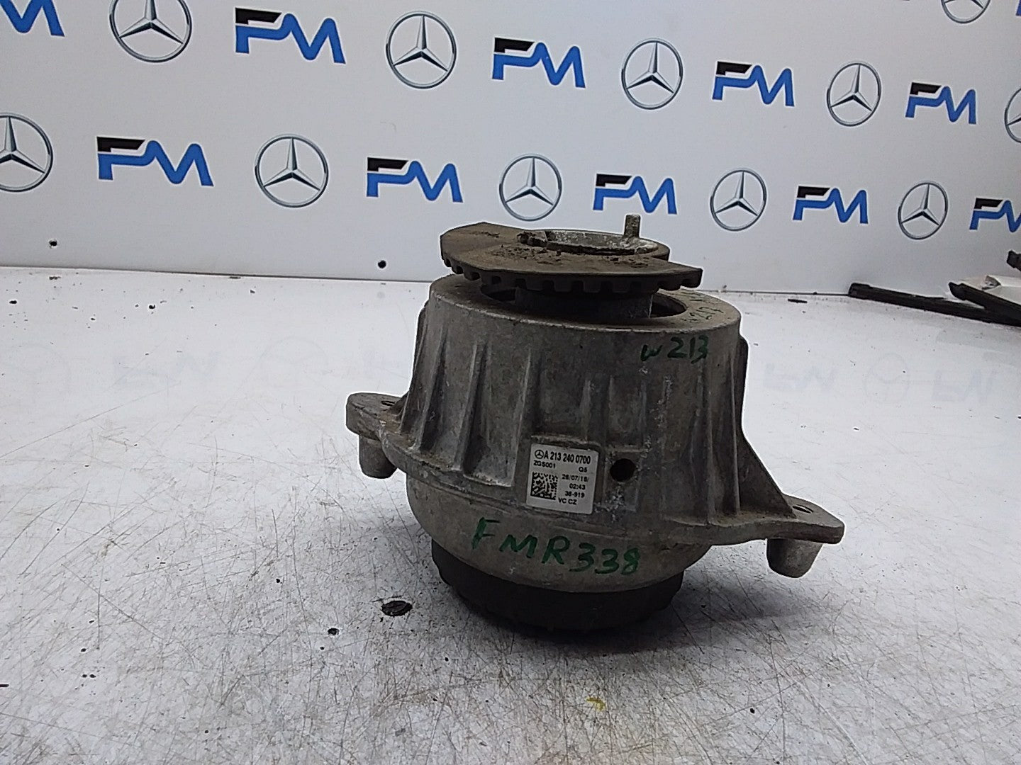 MERCEDES BENZ  E-CLASS W213  ENGINE MOUNT LEFT NS A2132400700 FMR338