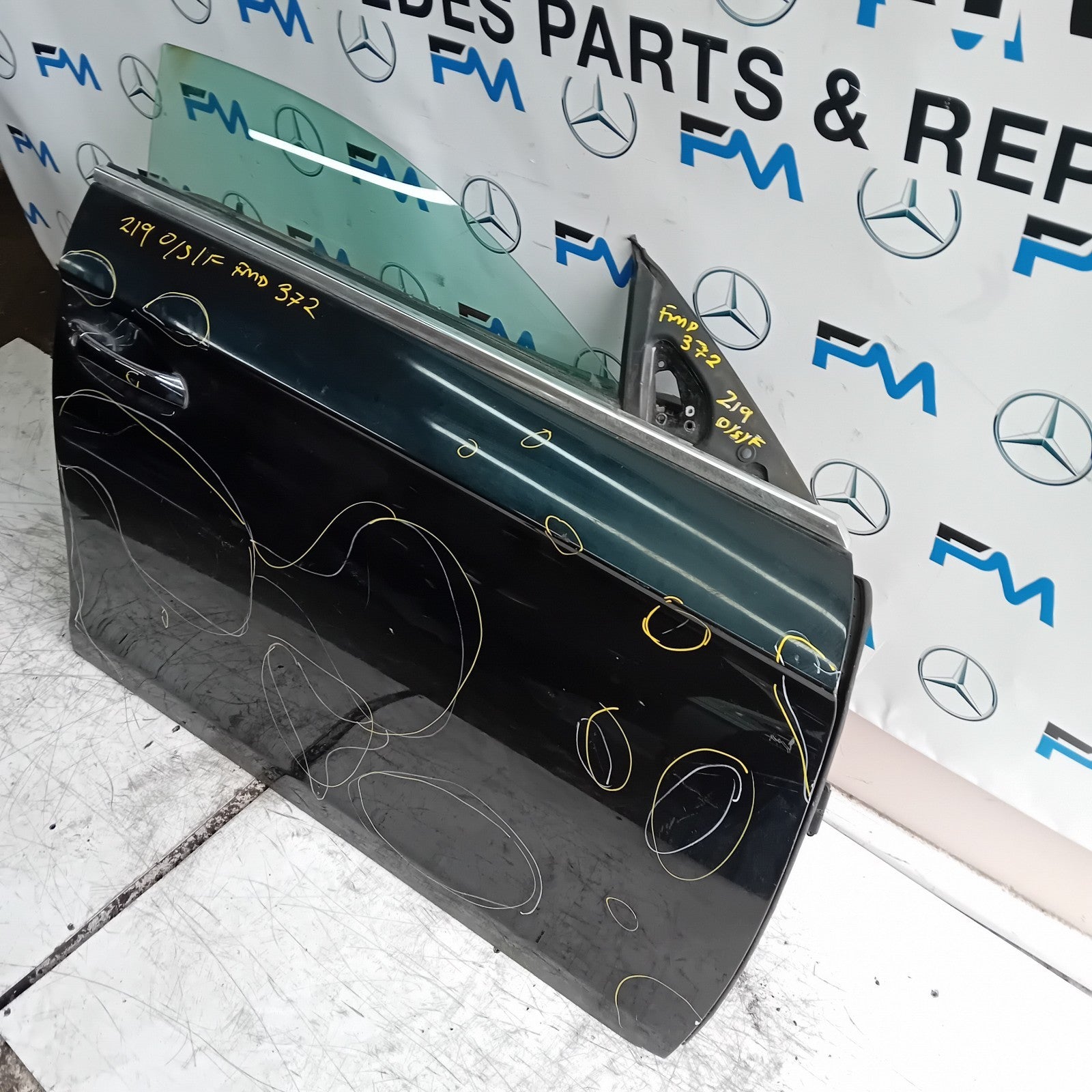 MERCEDES BENZ CLS W219 CP DRIVER FRONT DOOR OSF BLACK 2005-10  COMPLETE FMD372