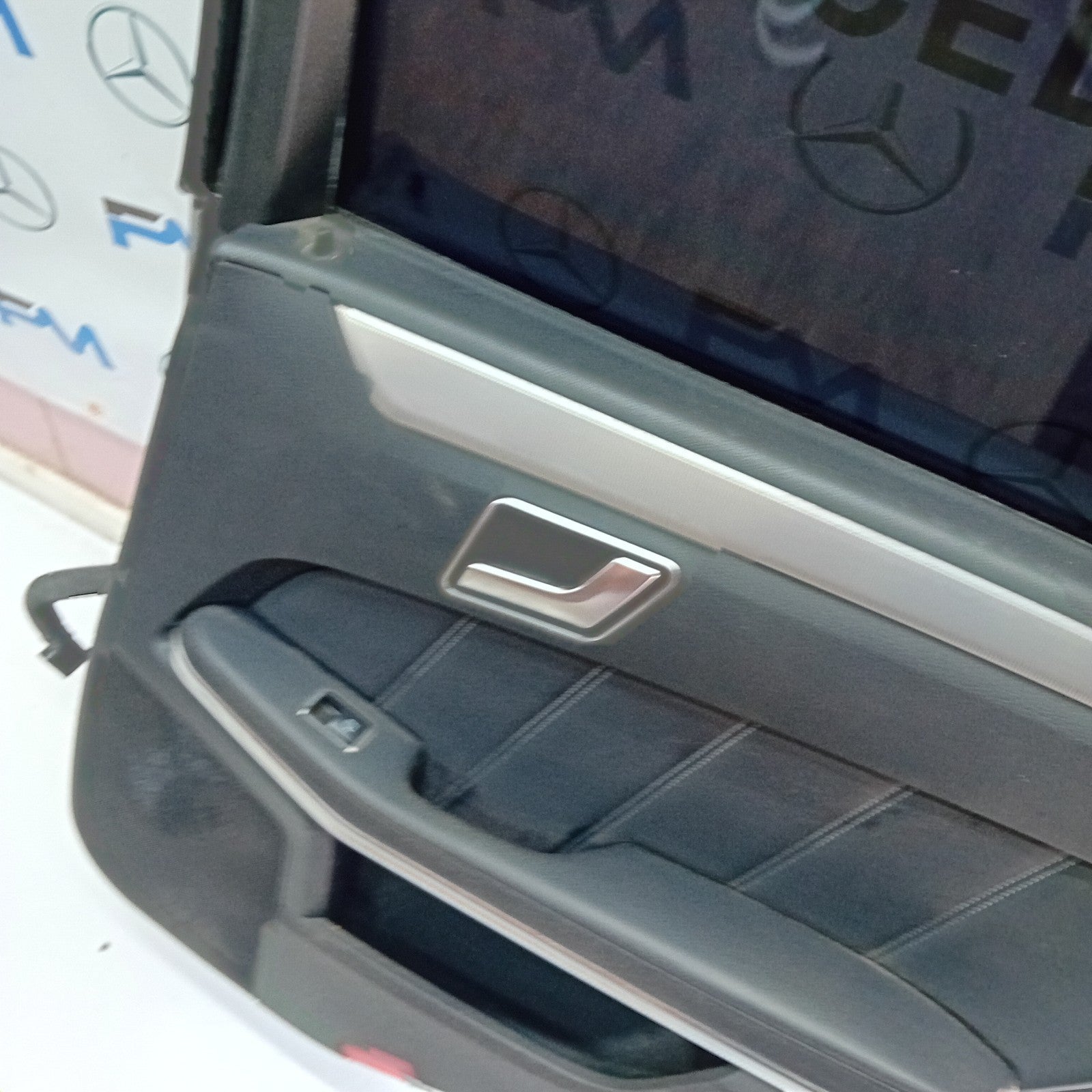 MERCEDES BENZ E-CLASS  W212 DRIVER SIDE REAR DOOR ( OFF SIDE REAR ) FM03