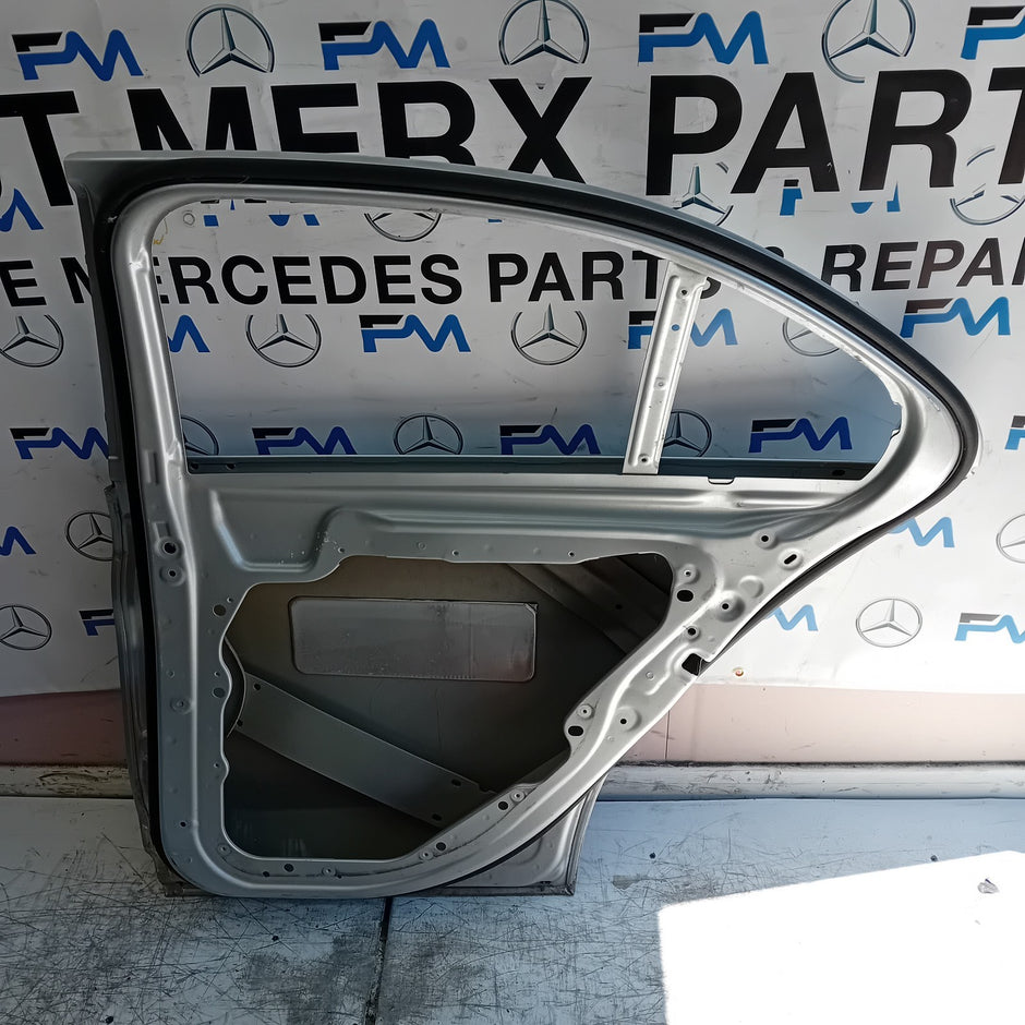 MERCEDES C-CLASS W205 SLN DRIVER REAR DOOR OSR SILVER 2014 ON FMD451