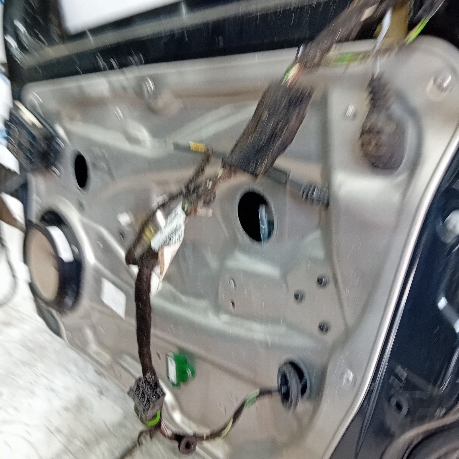 MERCEDES BEBZ C-CLASS W204 DRIVER SIDE FRONT DOOR OSF FMD290