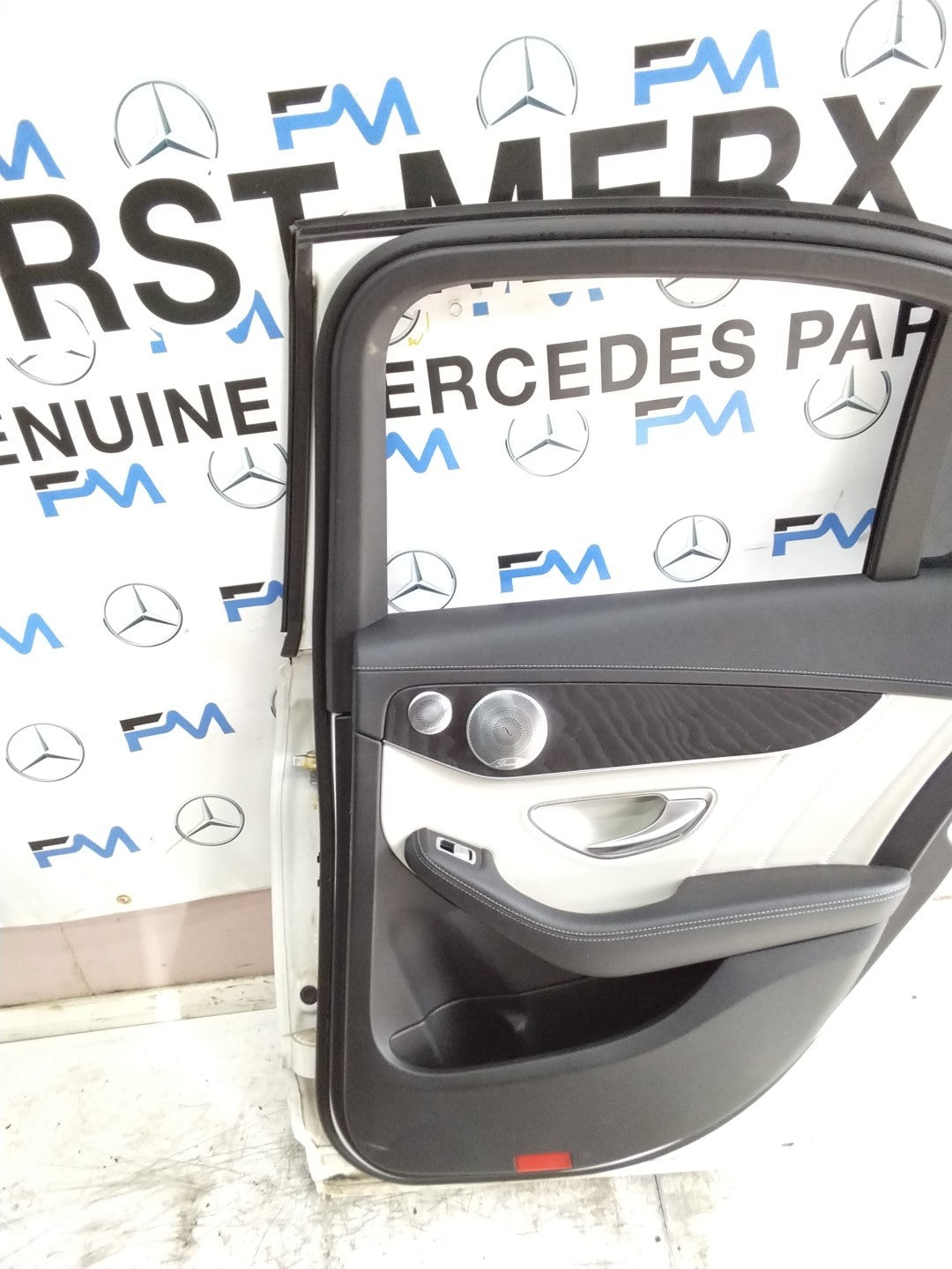 MERCEDES C-CLASS W205 SLN DRIVER REAR DOOR OSR WHITE 2014 ON COMPLETE FMD334