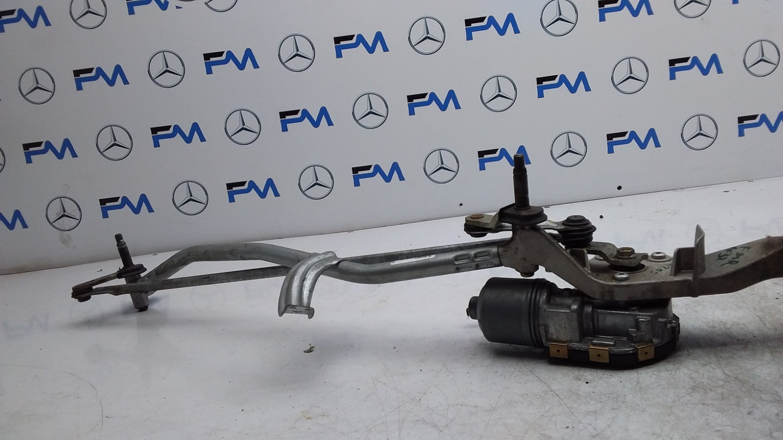MERCEDES BENZ   C-CLASS W205 FRONT WIPER MECHANISM A2058200940 FMR432