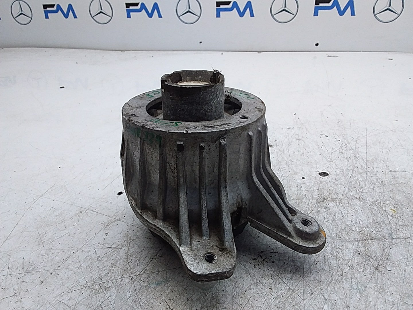 MERCEDES BENZ  C-CLASS W205  ENGINE MOUNT LEFT NS A2052406617 FMR329