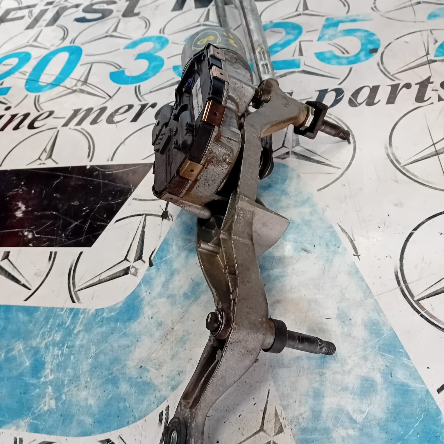 MERCEDES E CLASS COUPE W238 2014-2018 FRONT WIPER MOTOR AND LINKAGE A2388207200