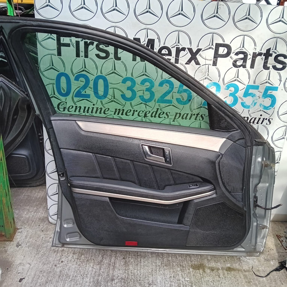 MERCEDES BENZ E-CLASS  W212  PASSENGER SIDE FRONT DOOR ( NEAR SIDE FRONT )