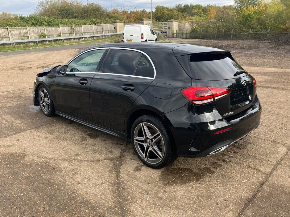 MERCEDES BENZ A-CLASS W177 - BREAKING / FRONT BUMPER AND WINGS