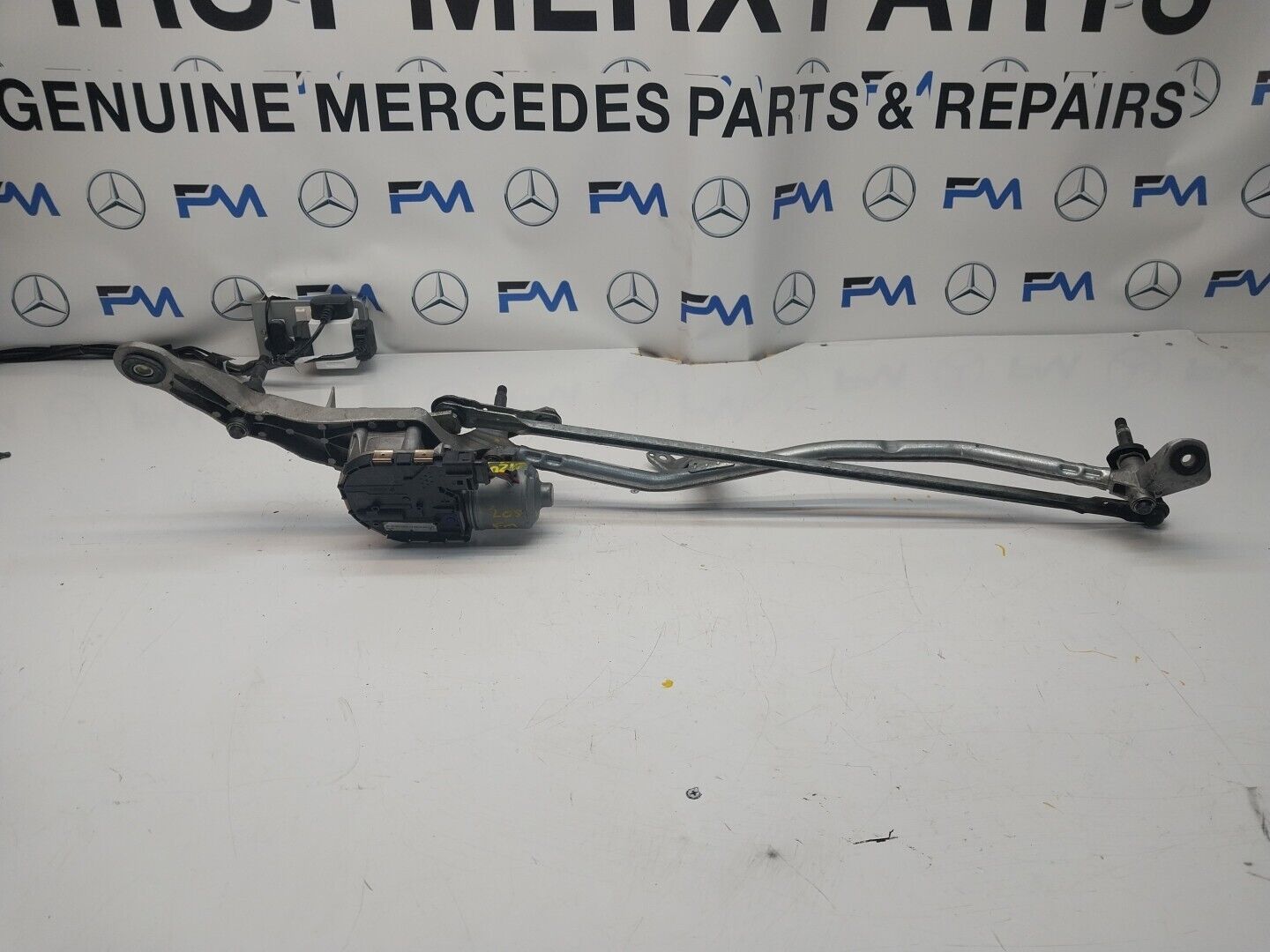 14-21 MERCEDES C CLASS WINDSCREEN WIPER MOTOR & LINKAGE FRONT A2058200940FM00214