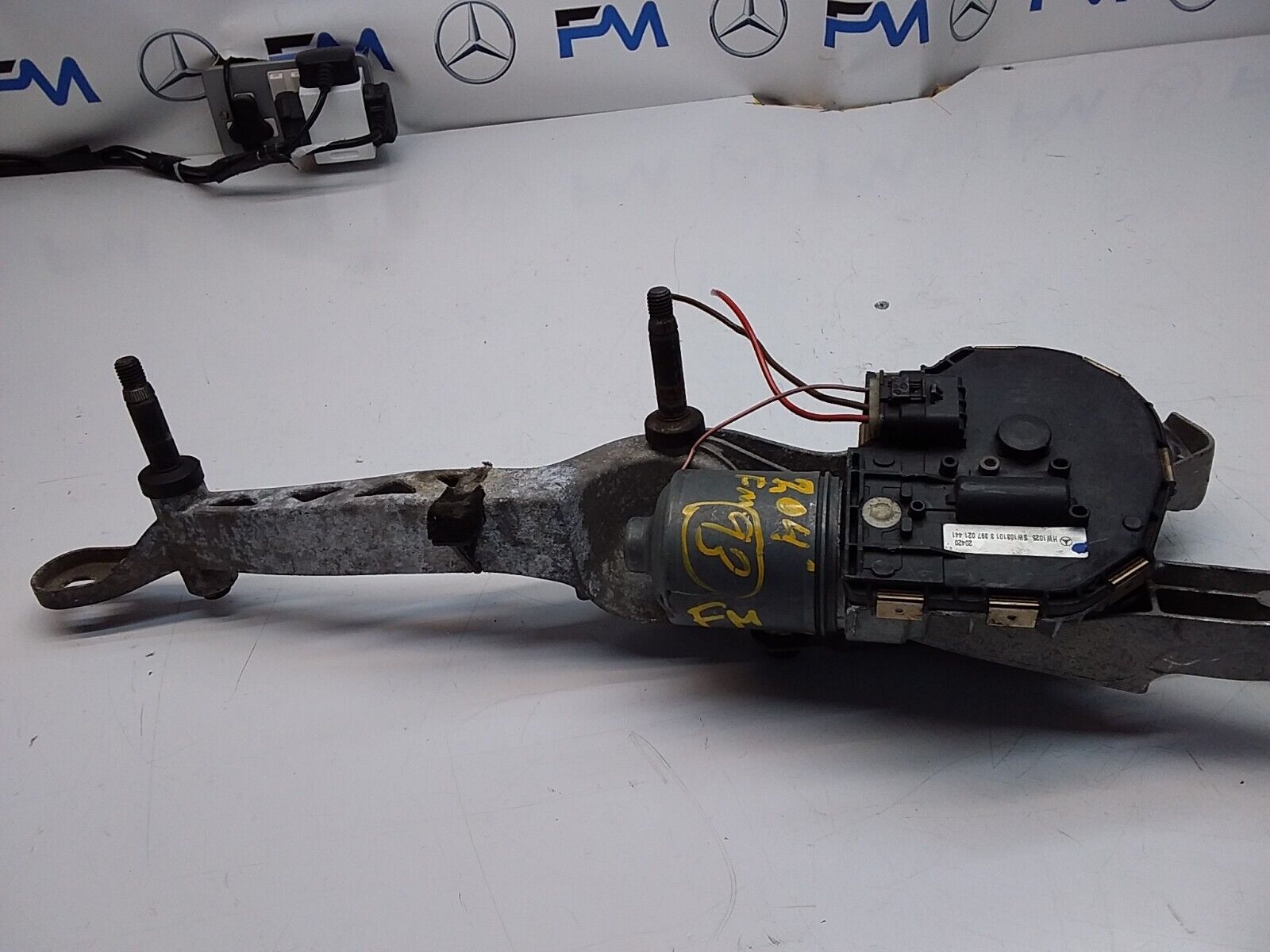 MERCEDES C-CLASS WIPER MOTOR & LINKAGE FRONT A2048201140 W204 2010-2015 FM00199