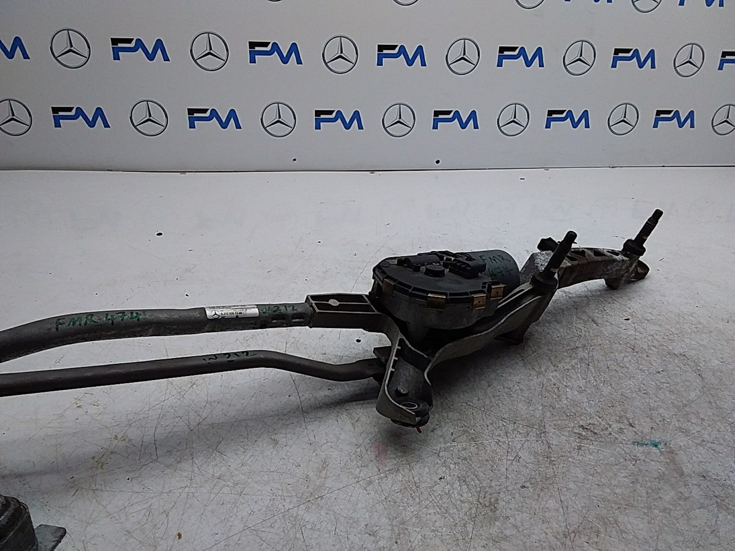 MERCEDES BENZ  E-CLASS W212 WIPER MOTOR FRONT AND LINKAGE A2128201340 FMR474