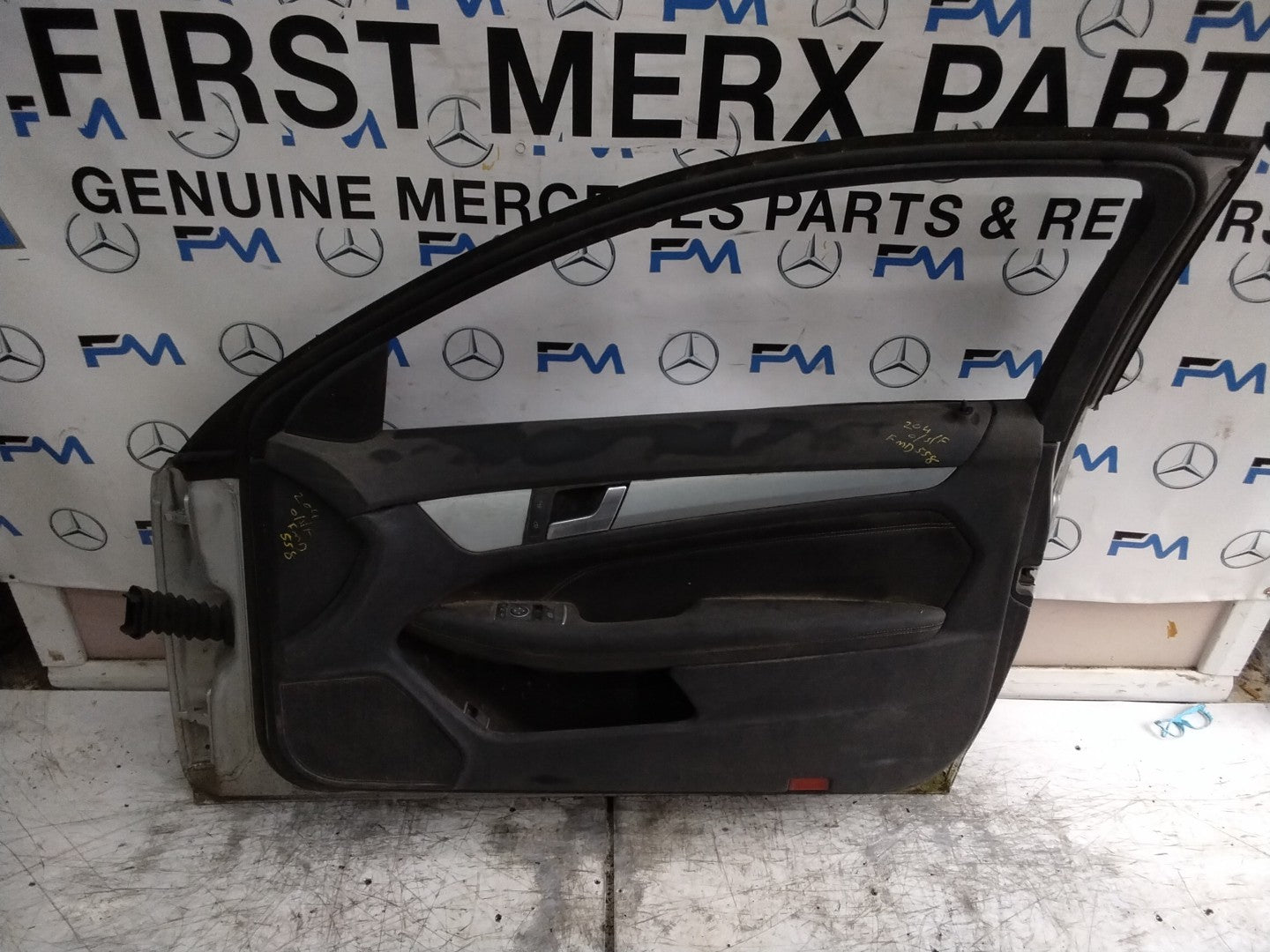 MERCEDES C-CLASS W204 SLN DRIVER FRONT DOOR OSF SILVER 2008-14 COMPLETE FMD558