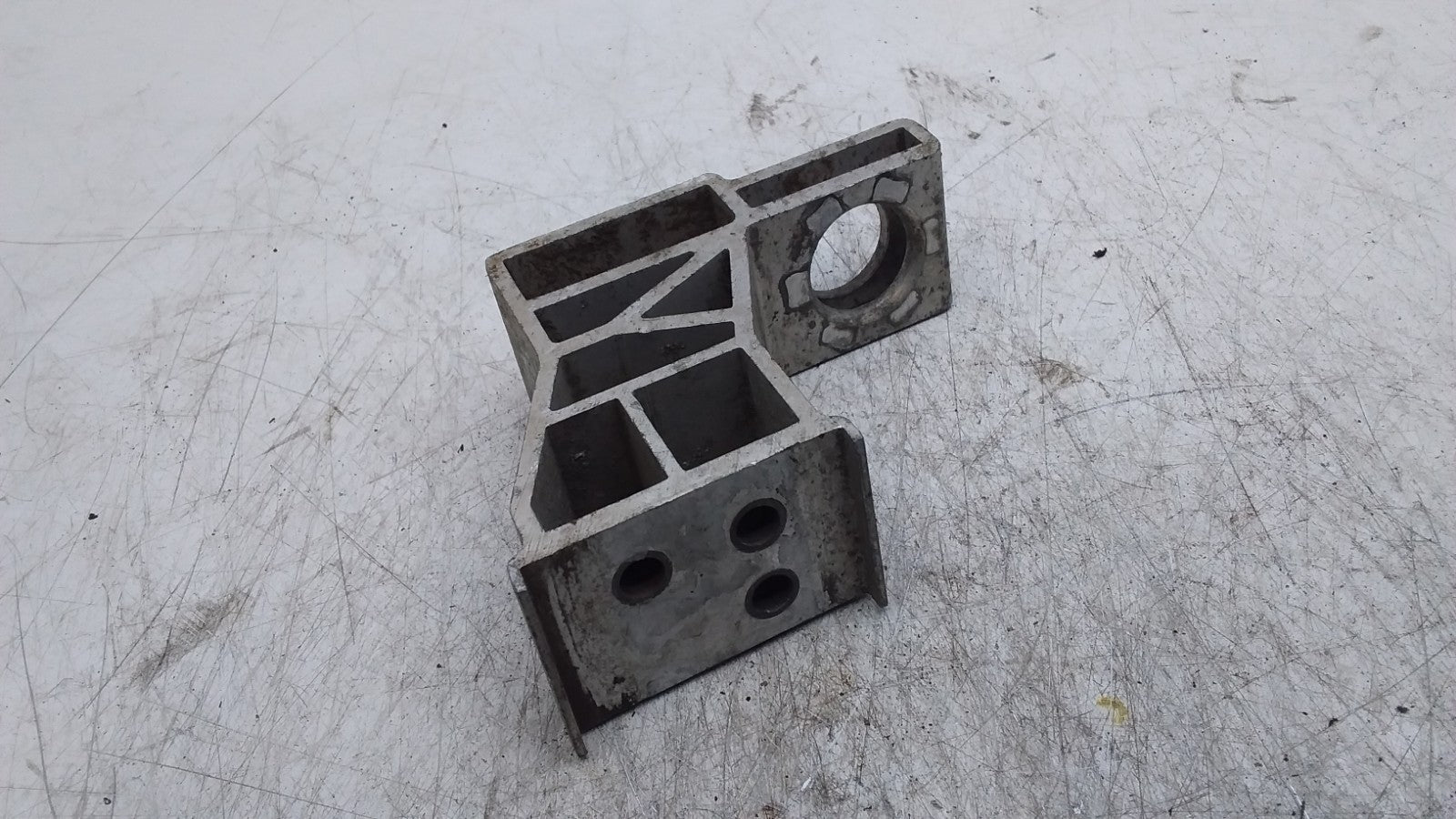 MERCEDES BENZ  E-CLASS W213 RADIATOR MOUNTING BRACKET  FMR405