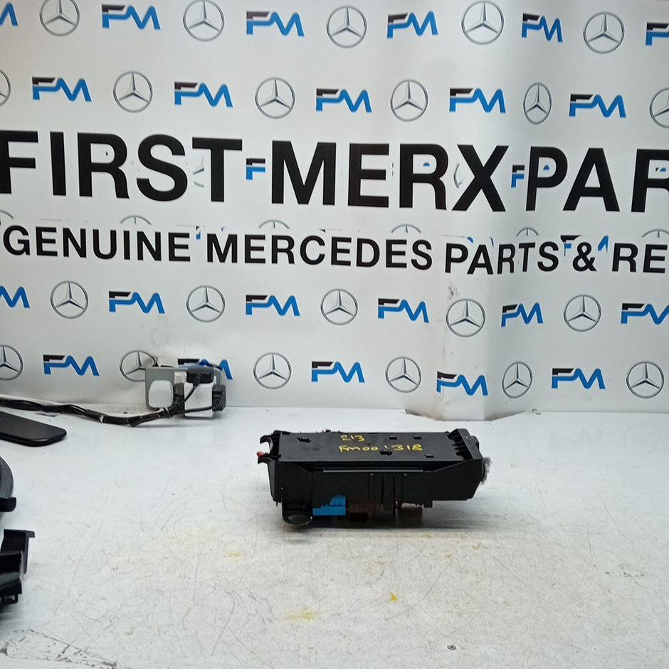 MERCEDES BENZ  E-CLASS  W213 FUSE RELAY JUNCTION BOX 2016  FM001318