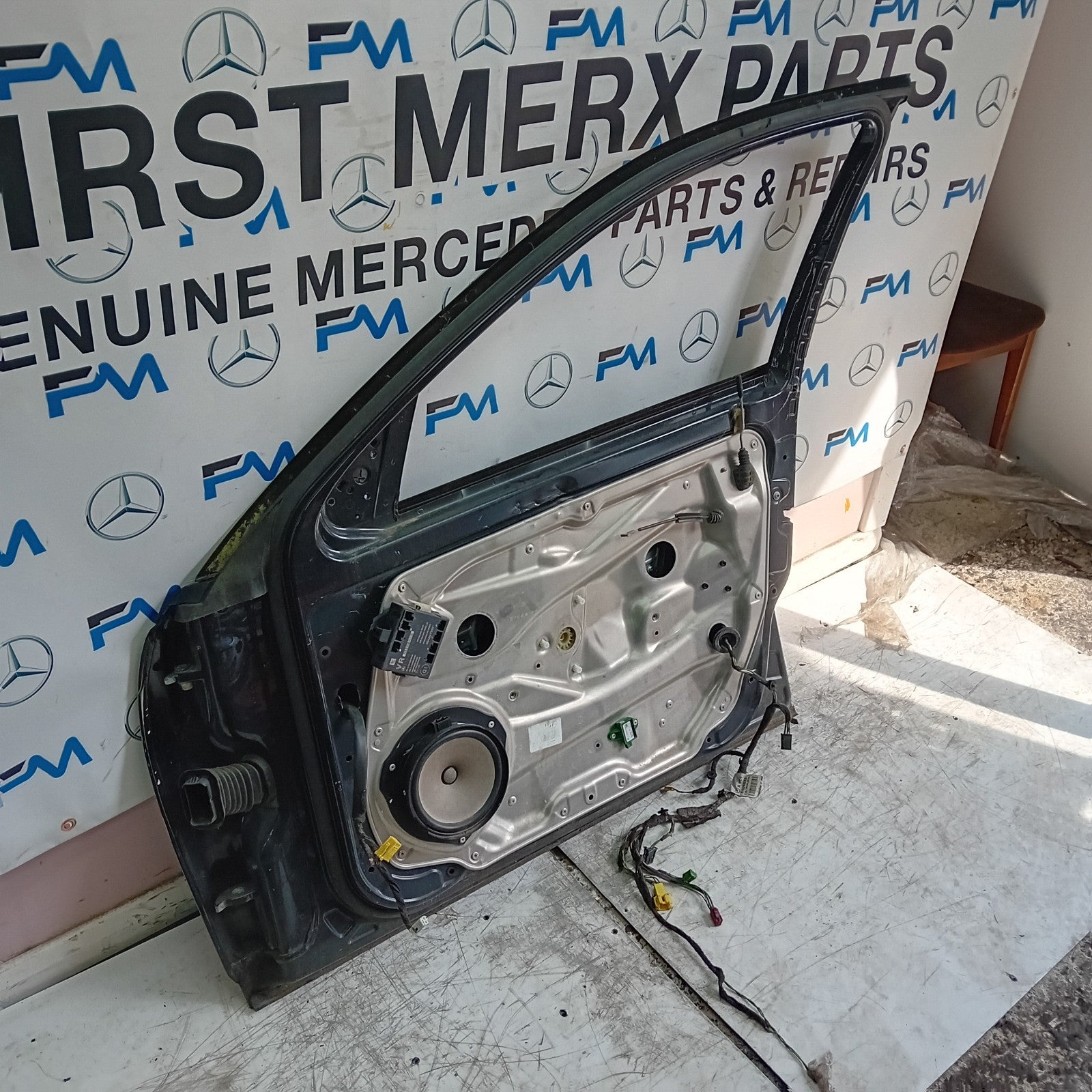 MERCEDES BEBZ C-CLASS W204 DRIVER SIDE FRONT DOOR OSF FMD290