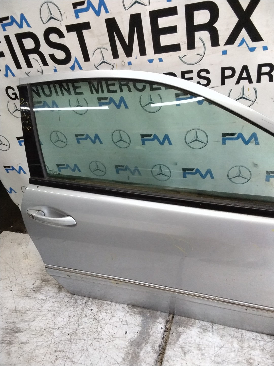 MERCEDES C-CLS W203 SLN DRIVER FRONT DOOR OSF SILVER 2001-04  FMD592