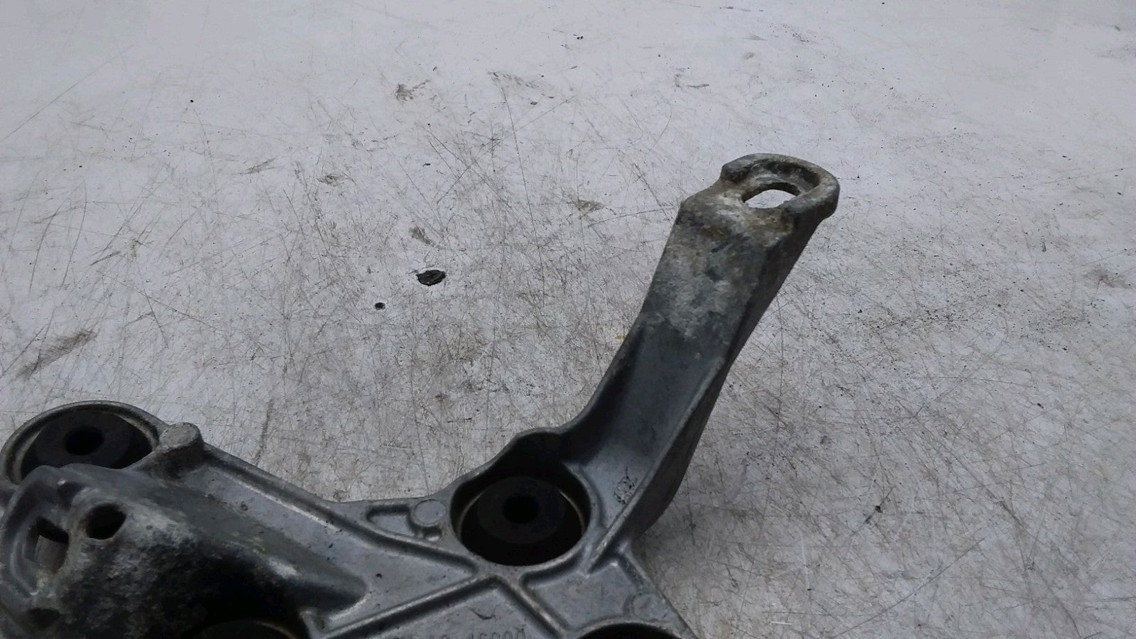 MERCEDES BENZ C-CLASS  ABS PUMP MOUNTING BRACKET A2054312240  FMR395