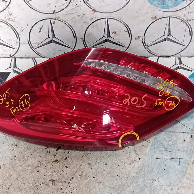 MERCEDES BENZ C-CLASS W205 DRIVER SIDE ( OFF SIDE ) TAIL LIGHT