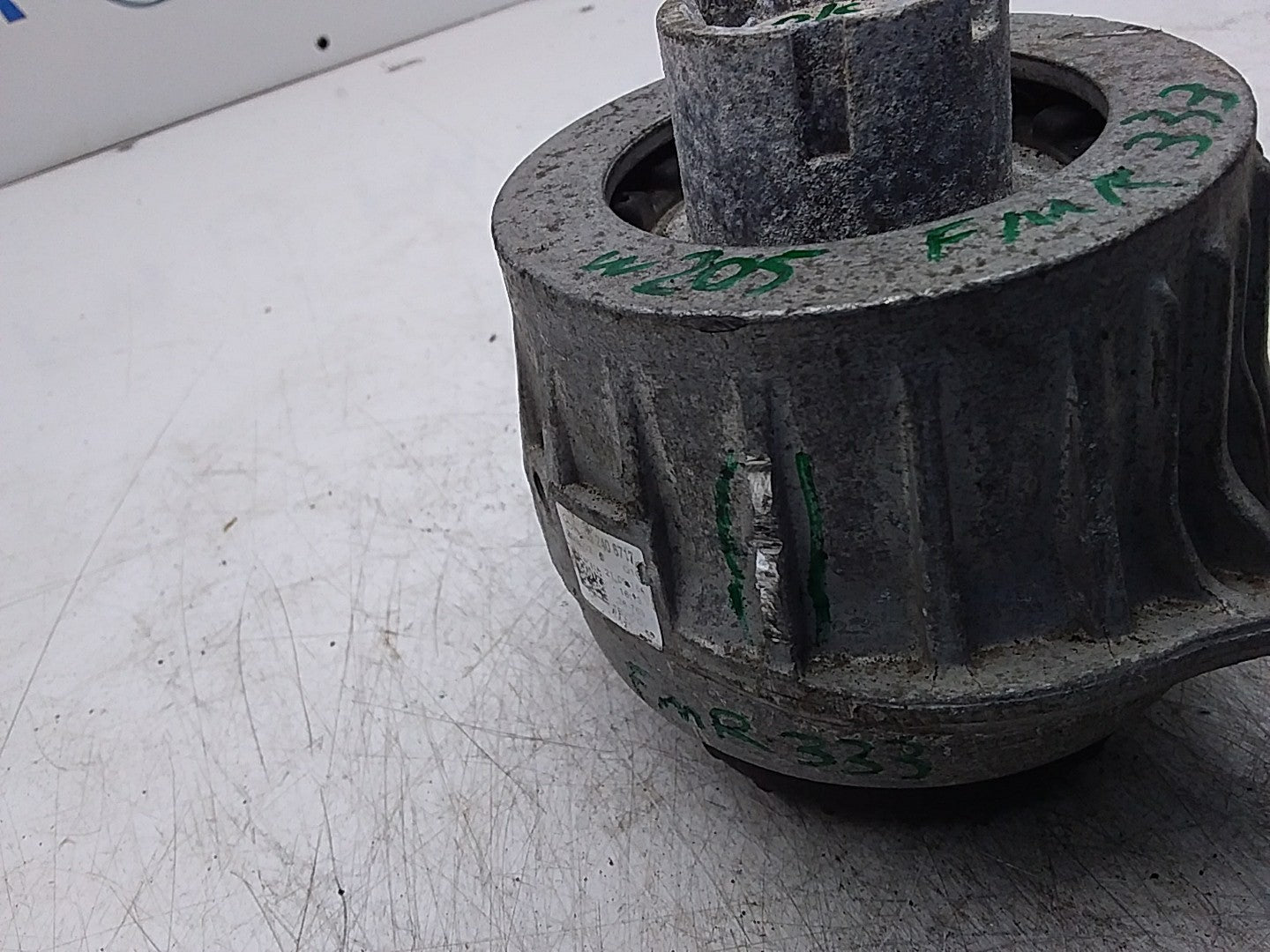 MERCEDES BENZ  C-CLASS W205  ENGINE MOUNT RIGHT OS A2052406717 FMR333