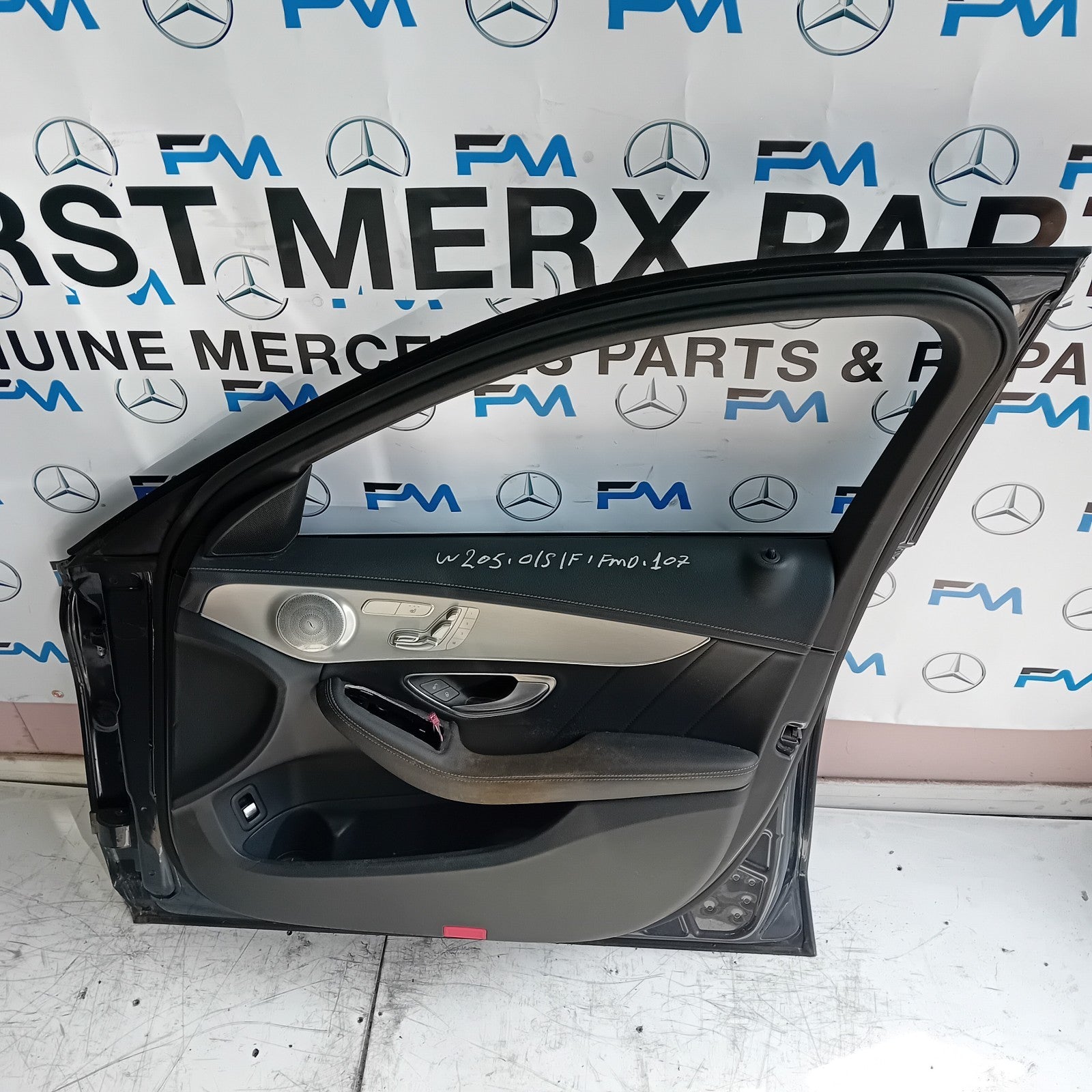 MERCEDES BENZ  C-CLASS W2O5 DRIVER SIDE FRONT DOOR O/S/F COMPLETE GREY FMD107