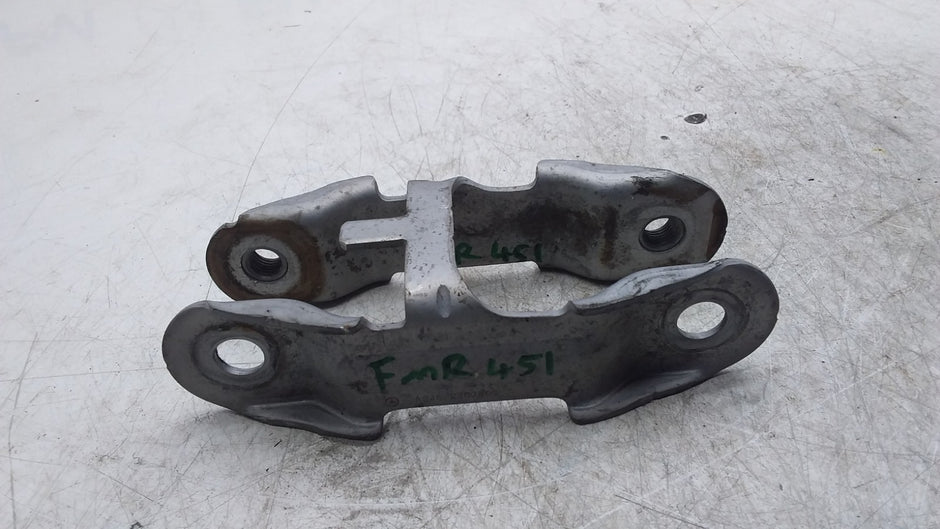 MERCEDES BENZ B-CLASS W246 ENGINE MOUNT BRACKET A2462400809 FMR451