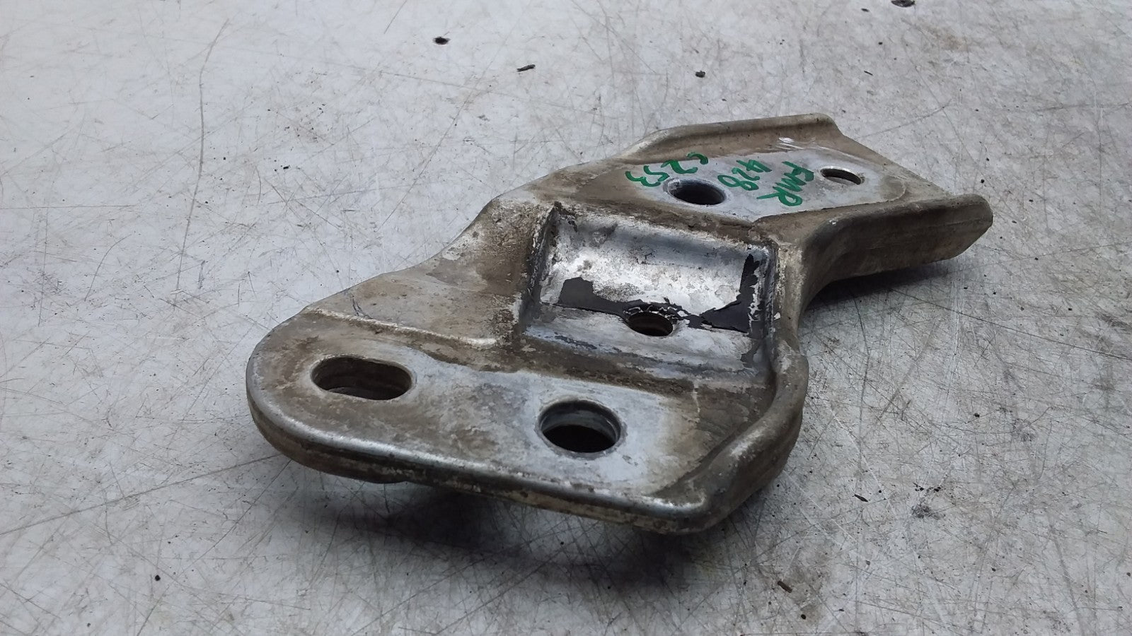 MERCEDES  C-CLASS W205 FRONT LEFT SUBFRAME MOUNTING BRACKET A2053230140 FMR428