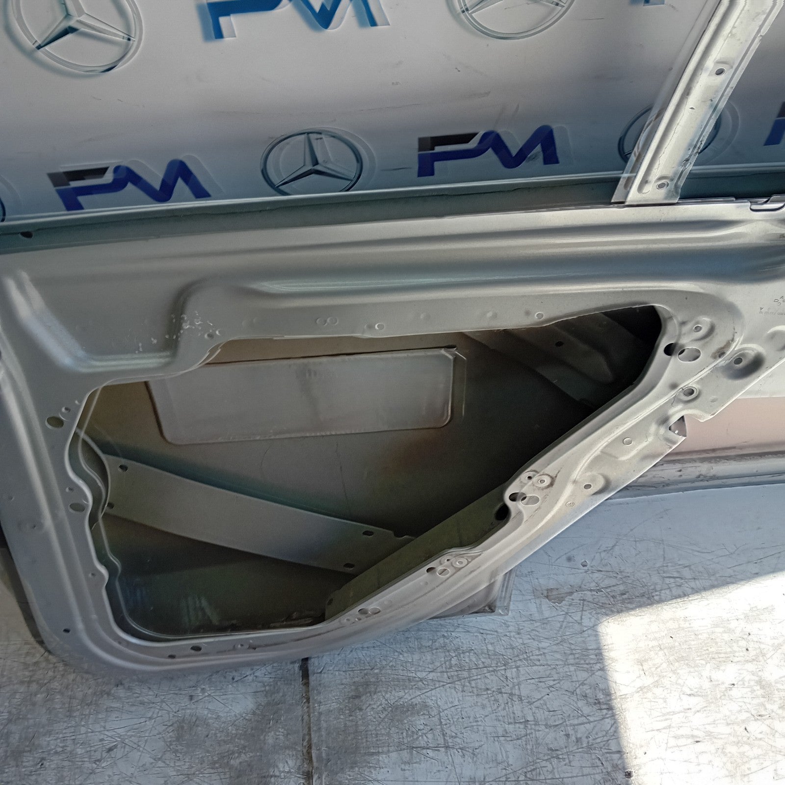 MERCEDES C-CLASS W205 SLN DRIVER REAR DOOR OSR SILVER 2014 ON FMD451