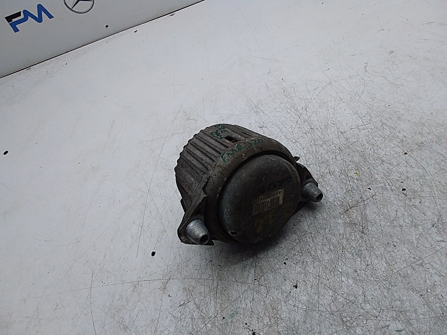 MERCEDES BENZ  E-CLASS W212  ENGINE MOUNT LEFT NS A2122404117 FMR320