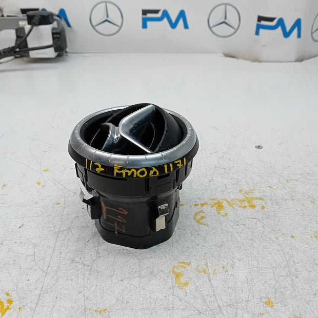 MERCEDES CLA-CLASS W117 DASHBOARD AIR VENT CENTRE SIDE 2015 FM001171