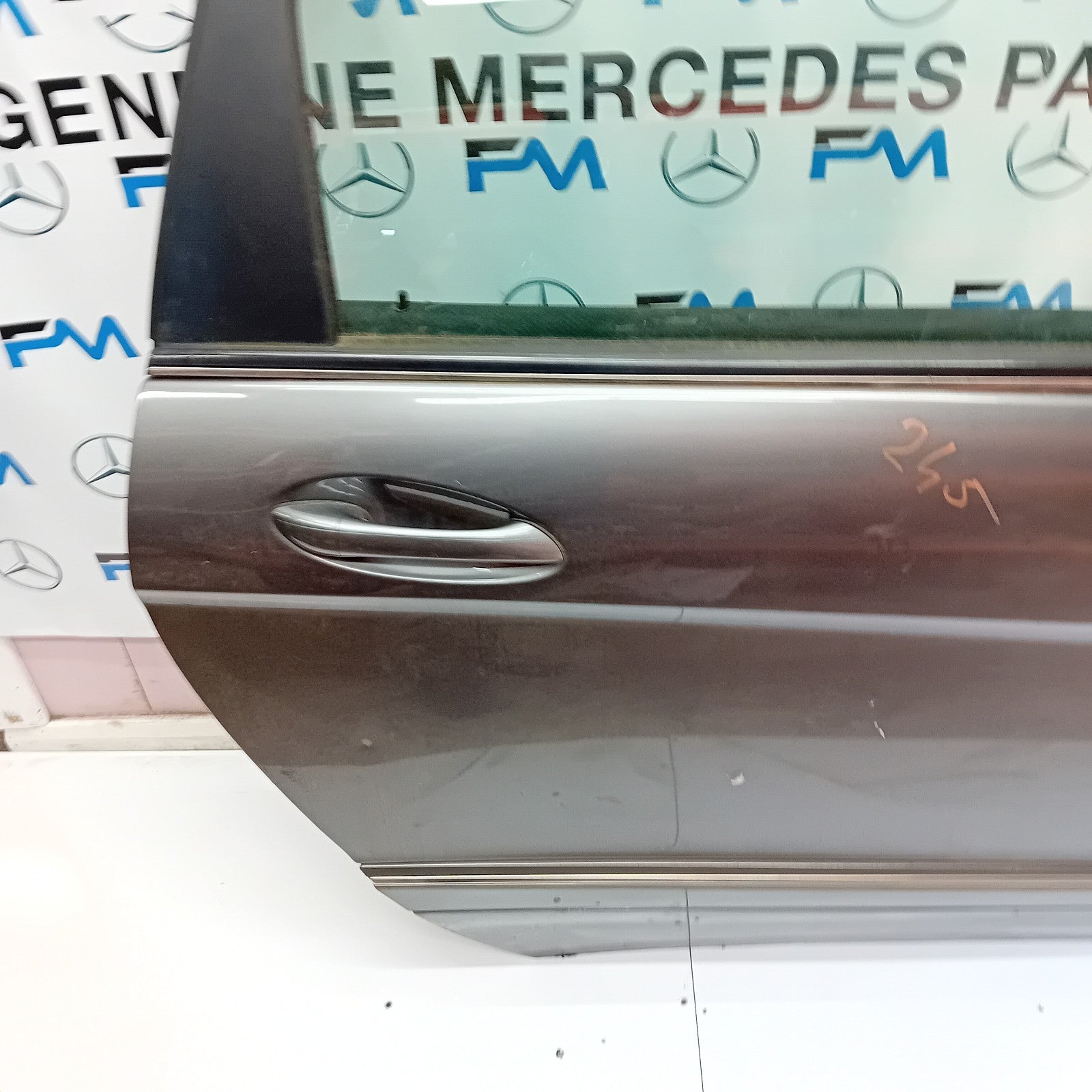 MERCEDES BENZ B-CLASS  W245  DRIVER SIDE REAR DOOR ( OFF SIDE REAR ) FM02