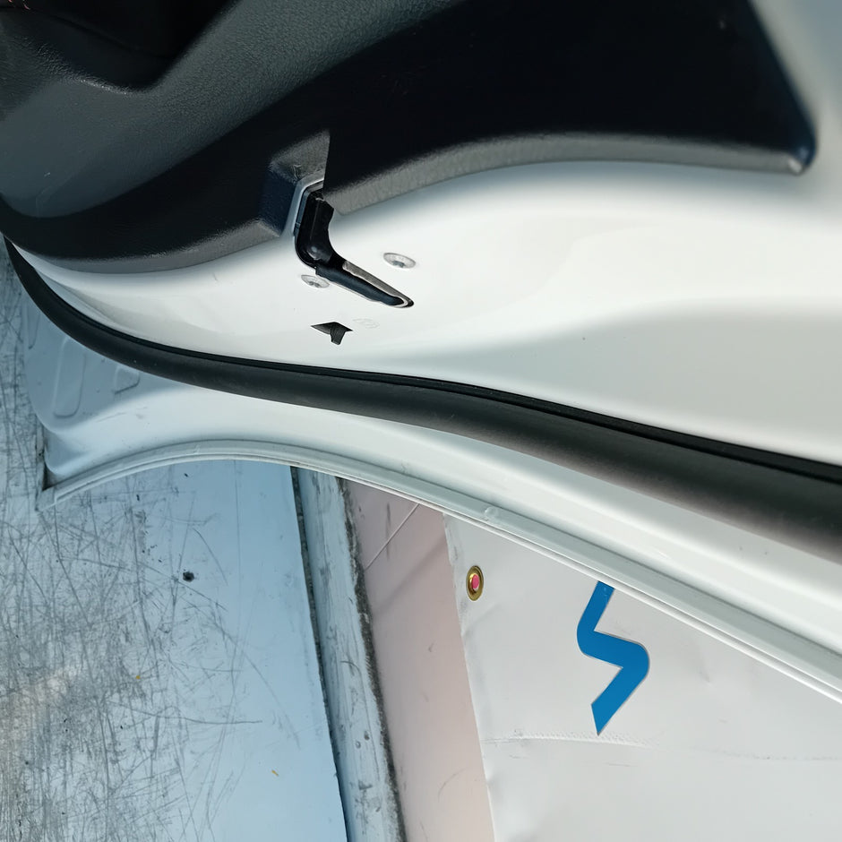 MERCEDES A-CLASS W177 DRIVER REAR DOOR OSR 2019 WHITE COMPLETE FMD492