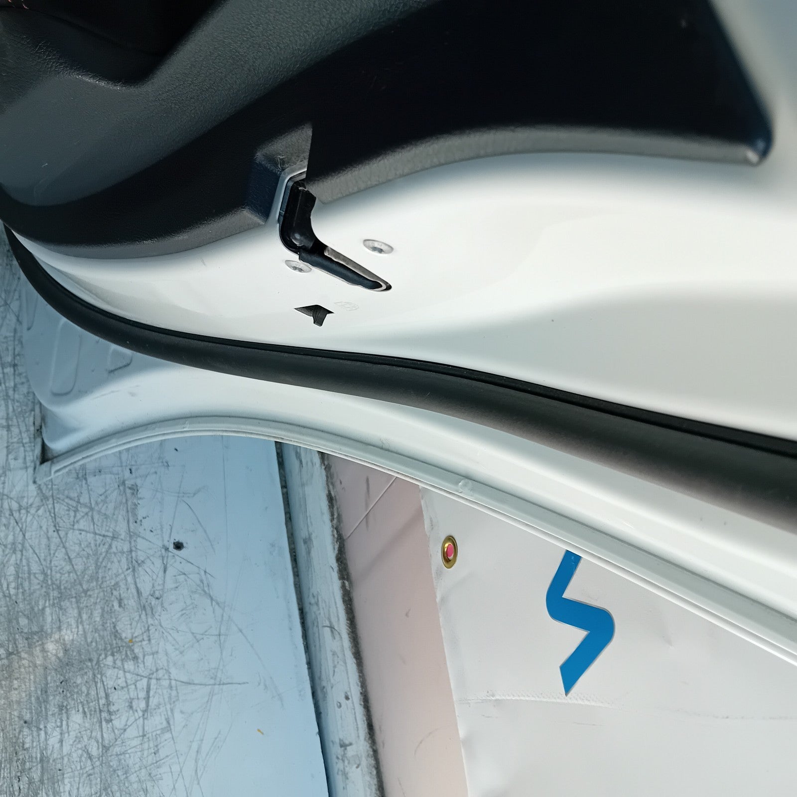 MERCEDES A-CLASS W177 DRIVER REAR DOOR OSR 2019 WHITE COMPLETE FMD492