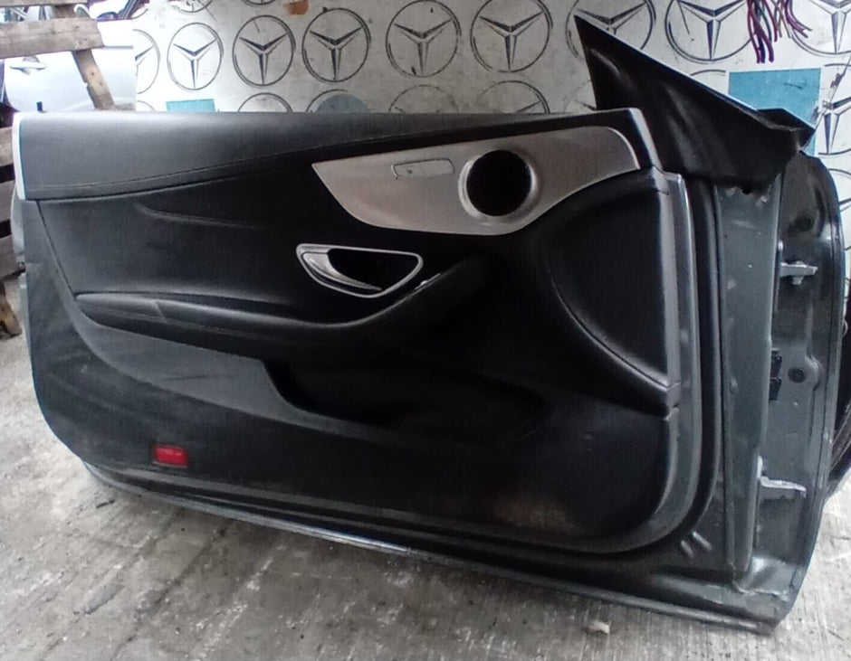 MERCEDES BENZ C-CLASS COUPE  C205  PASSENGER SIDE  DOOR ( NEAR SIDE )