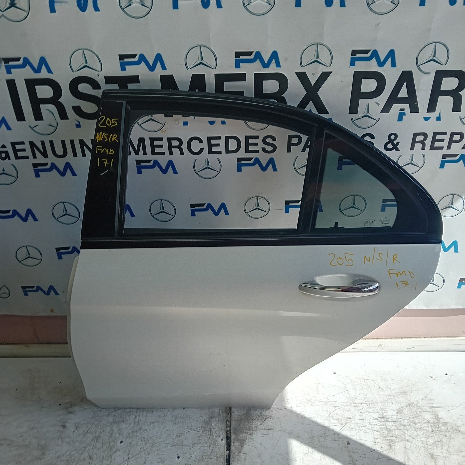 MERCEDES C-CLASS W205 COUP PASSENGER REAR DOOR NSR WHITE 2014 ON COMPLETE FMD171