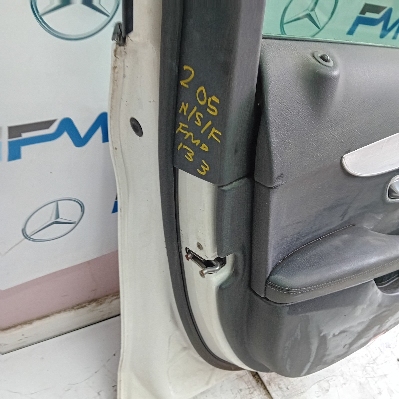 MERCEDES BENZ C-CLASS W205 PASSENGER SIDE FRONT DOOR N/S/F  WHITE FMD133