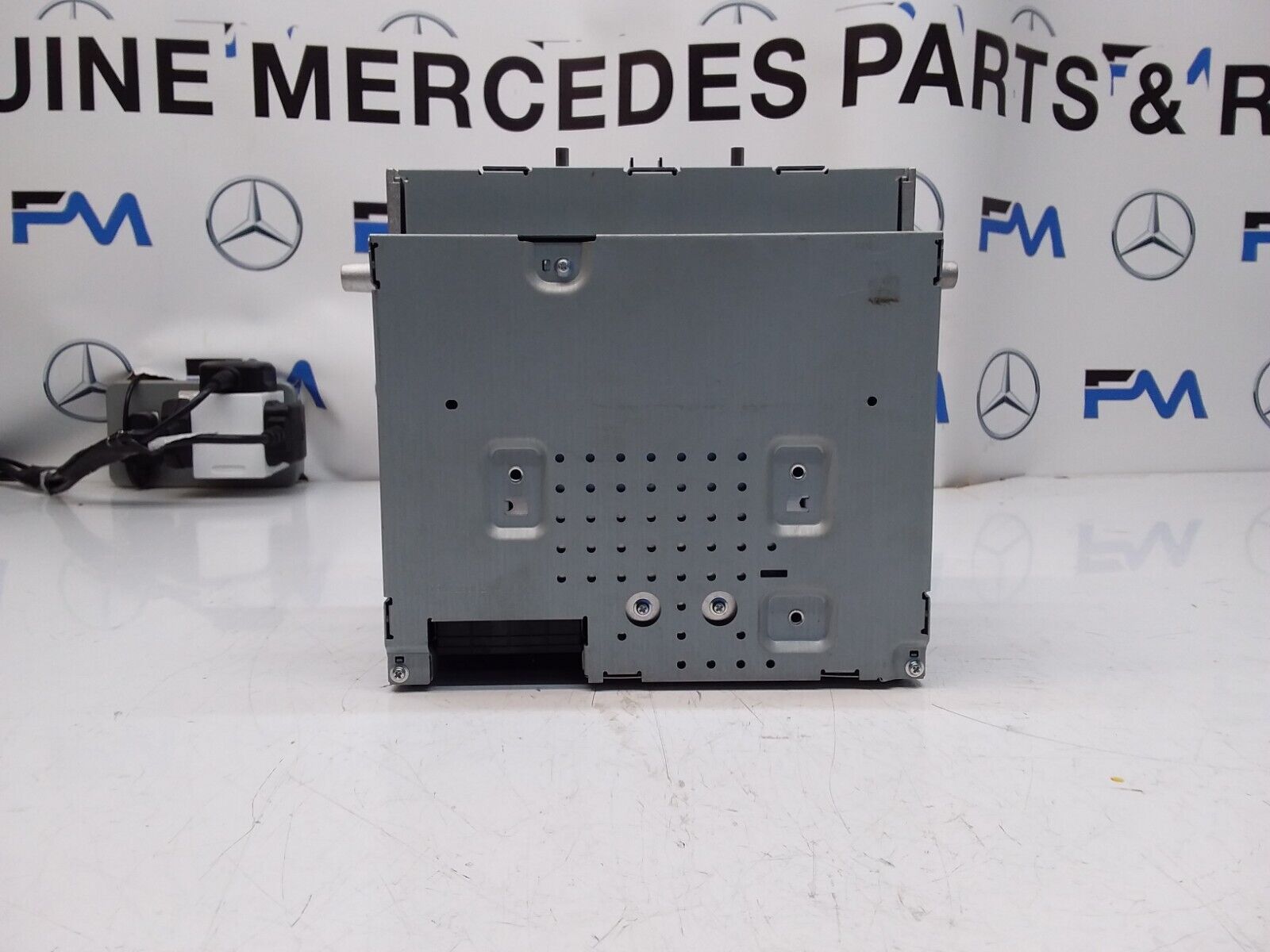 MERCEDES BENZ C CLASS W205 2017 RADIO CD  STEREO HEAD UNIT  A2059008937 FM00305