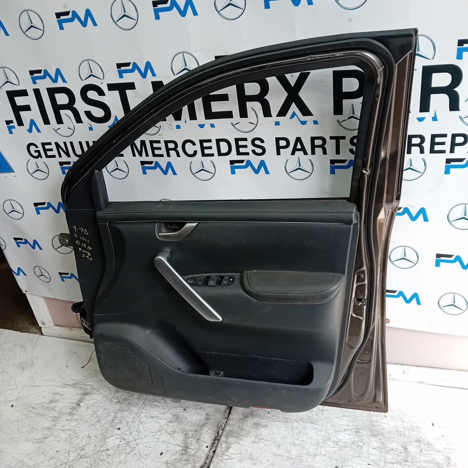 MERCEDES X-CLASS W470 DRIVER SIDE FRONT DOOR OSF BROWN 2017-20 COMPLETE FMD291