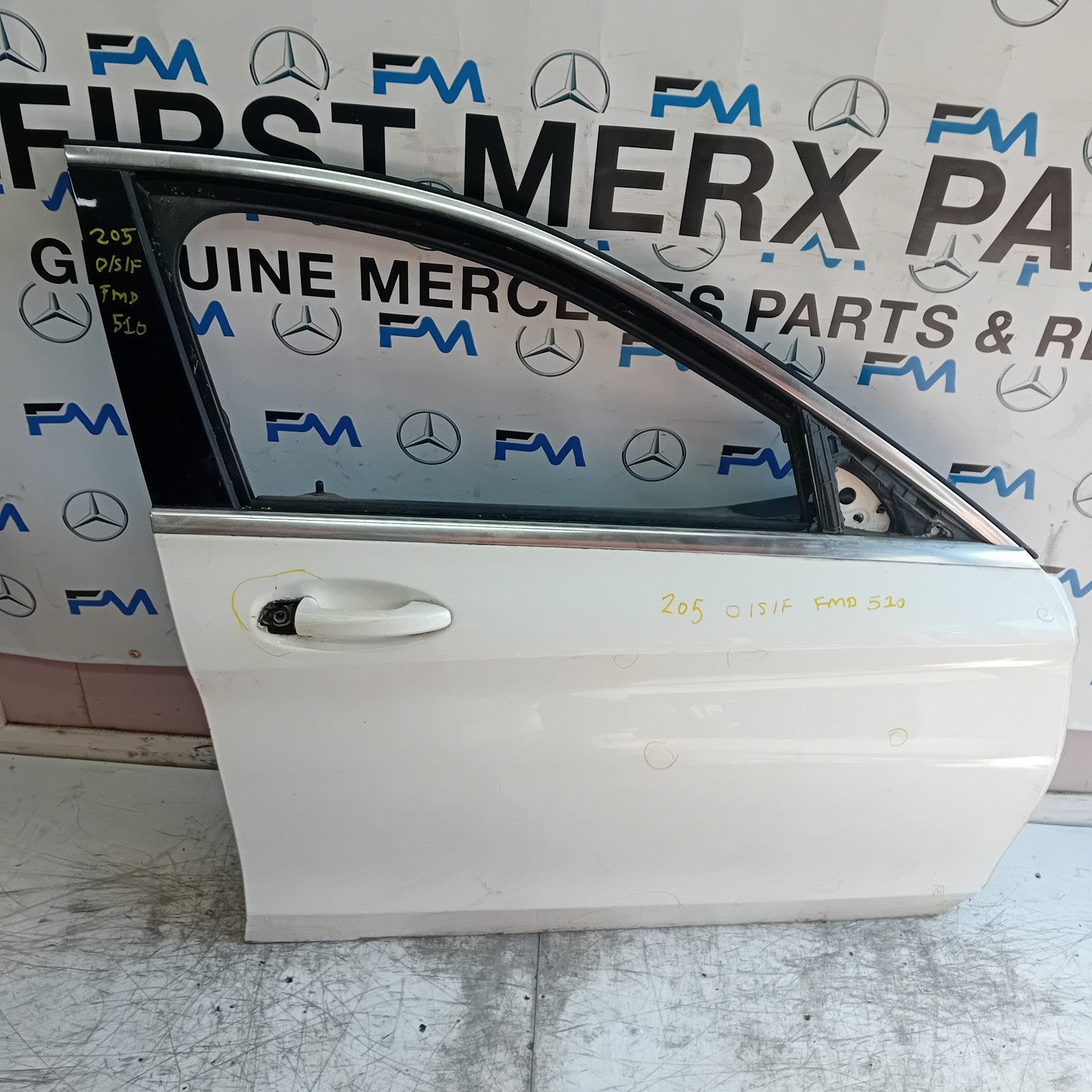 MERCEDES C-CLASS W205 DRIVER FRONT DOOR OSF 2014 WHITE COMPLETE  FMD510