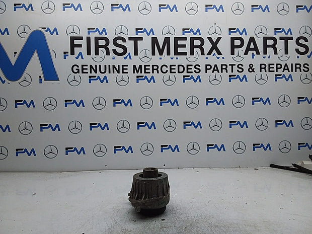 MERCEDES BENZ  C-CLASS  W205  ENGINE MOUNT LEFT NS A2052406817 FMR342