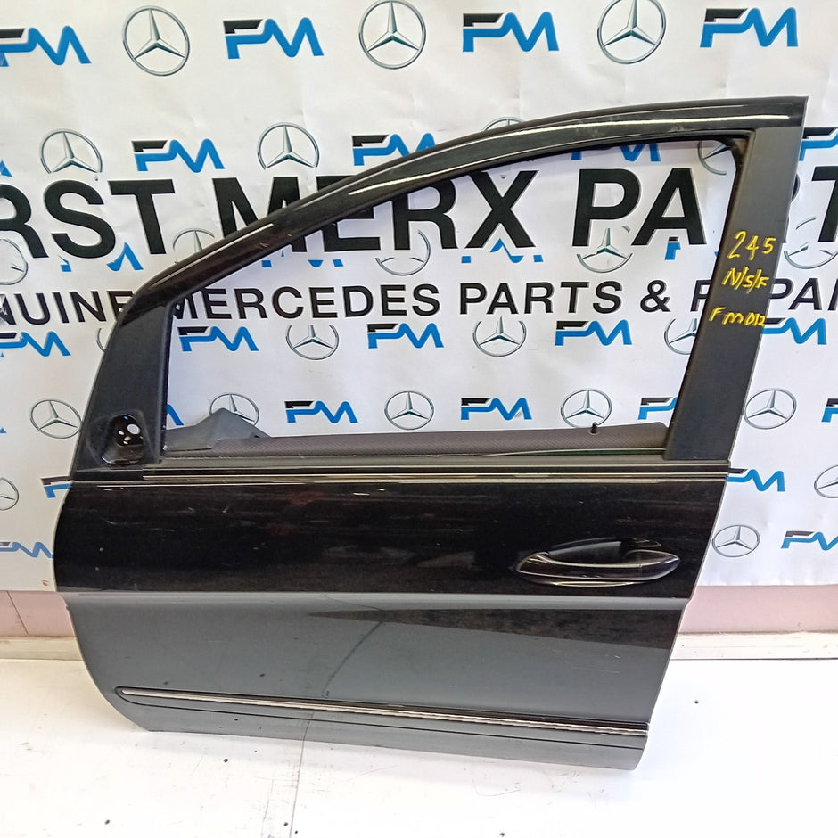 MERCEDES BENZ B-CLASS W245 PASSENGER SIDE FRONT DOOR ( NEAR SIDE FRONT ) FM012