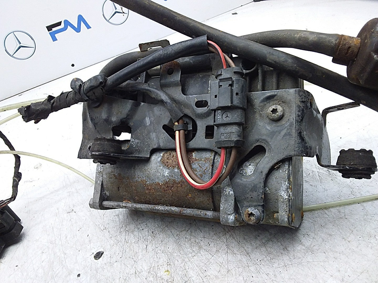 MERCEDES E-CLS W212 AIR SUSPENSION COMPRESSOR PUMP A2123200404 FMR297