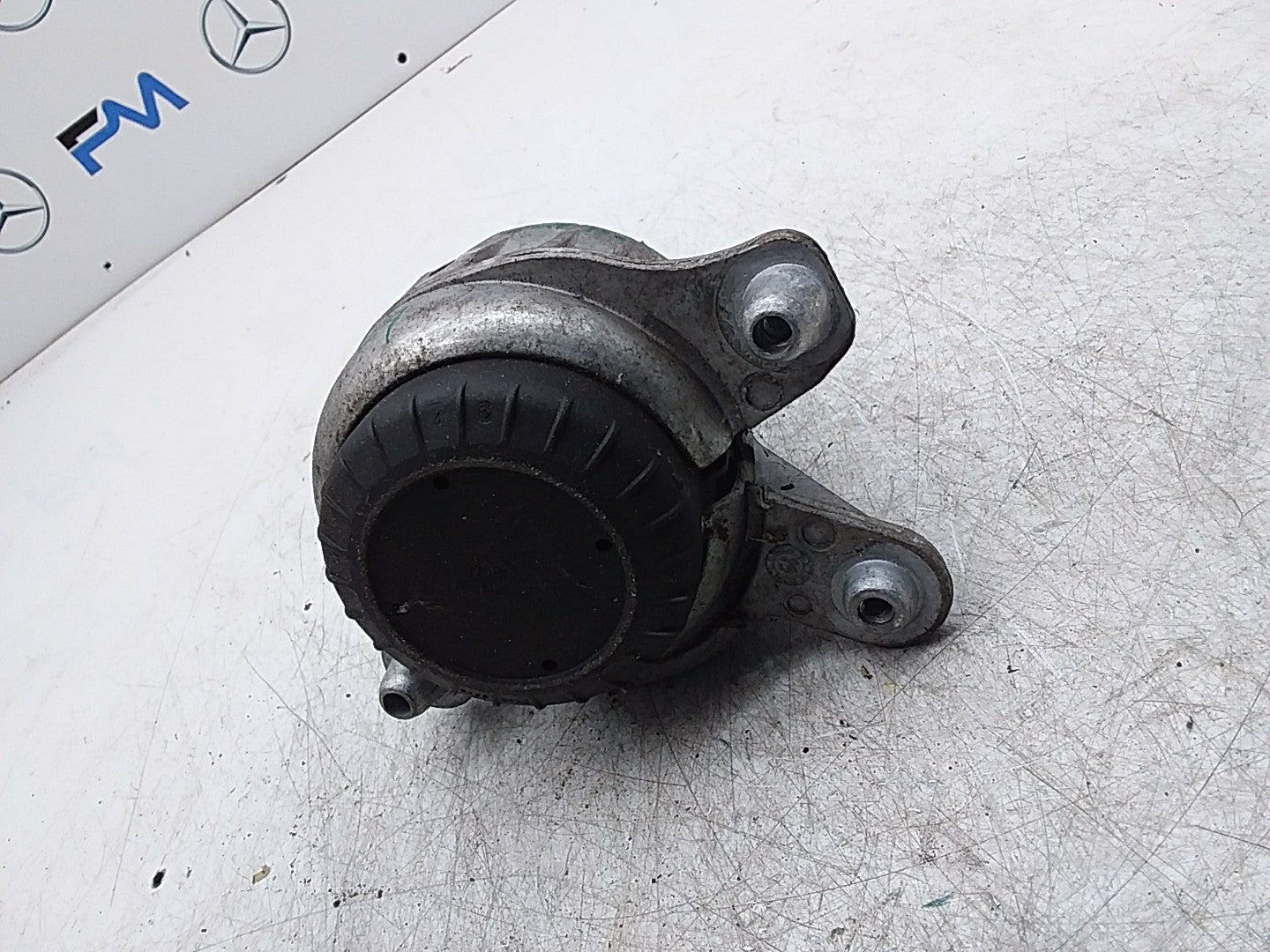 MERCEDES BENZ  C-CLASS W205  ENGINE MOUNT LEFT NS A2052406617 FMR329