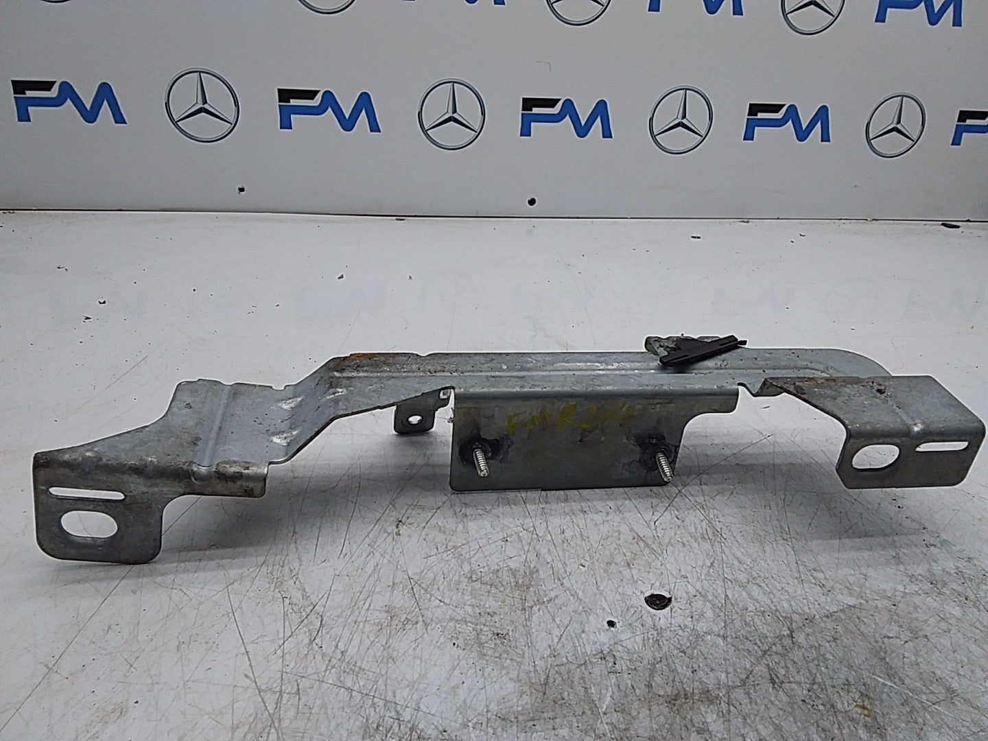 MERCEDES BENZ  C-CLASS W206 MOUNTING BRACKET A2066911100 FMR204