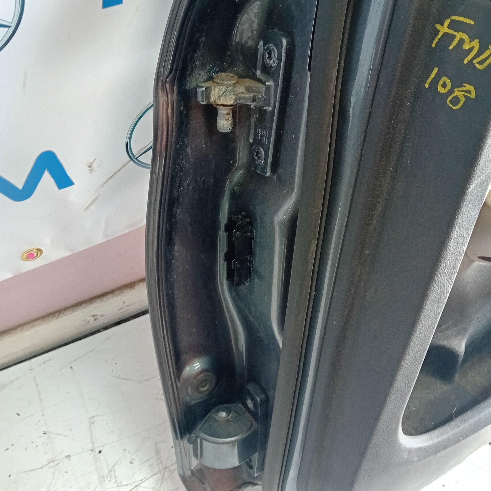 MERCEDES BENZ  C-CLASS W2O5 DRIVER SIDE REAR DOOR O/S/R COMPLETE GREY FMD108