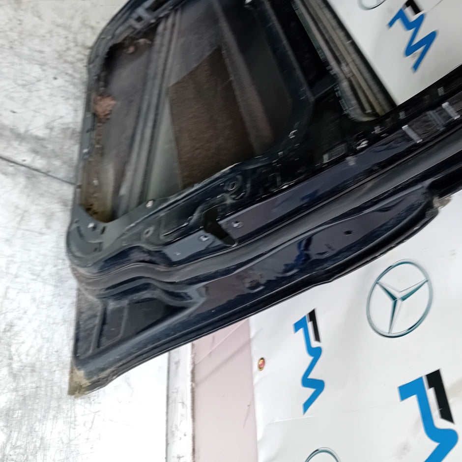 MERCEDES BENZ C-CLASS W204 DRIVER FRONT DOOR OSF 2013 BLACK FMD501