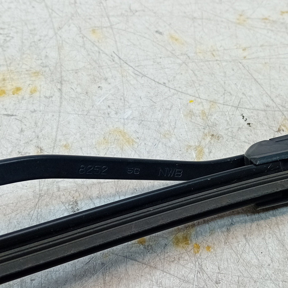 MITSUBISHI OUTLANDER MK3 FRONT   WIPER WINDSCREEN ARM 8252 FM001597