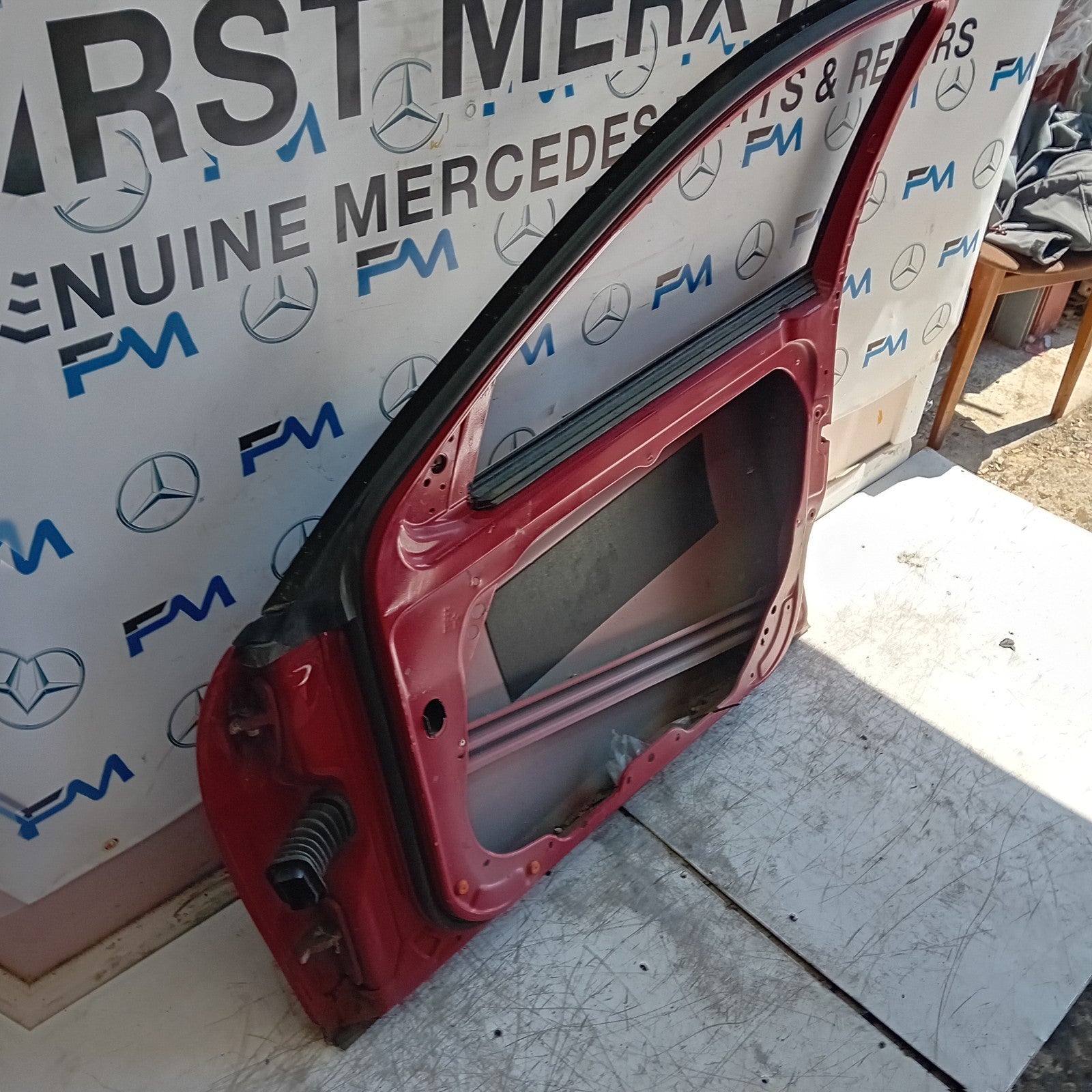 MERCEDES C-CLASS W204 SLN DRIVER FRONT DOOR OSF RED 2008-14 FMD456