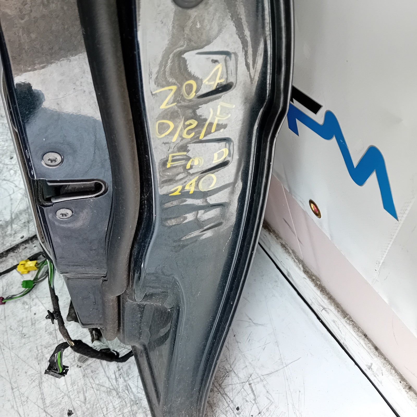 MERCEDES BEBZ C-CLASS W204 DRIVER SIDE FRONT DOOR OSF FMD290